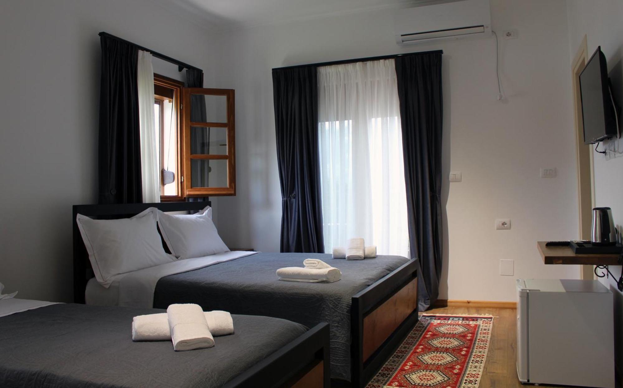 Guest House Amades Gjirokastër Exterior foto