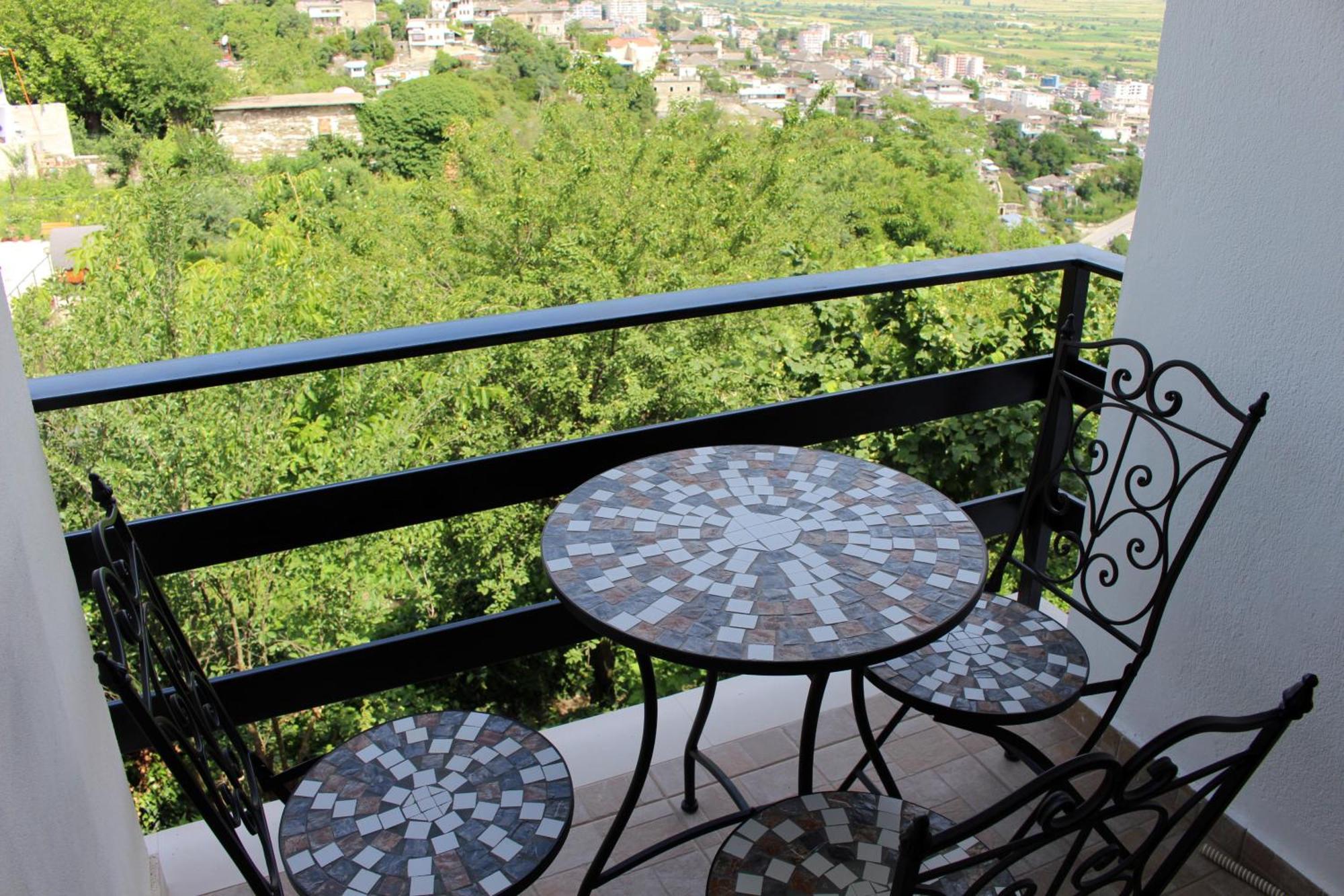 Guest House Amades Gjirokastër Exterior foto